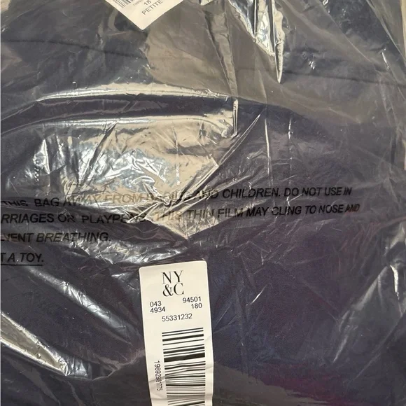 New York and Company Capri Pants - Picture 3 of 4